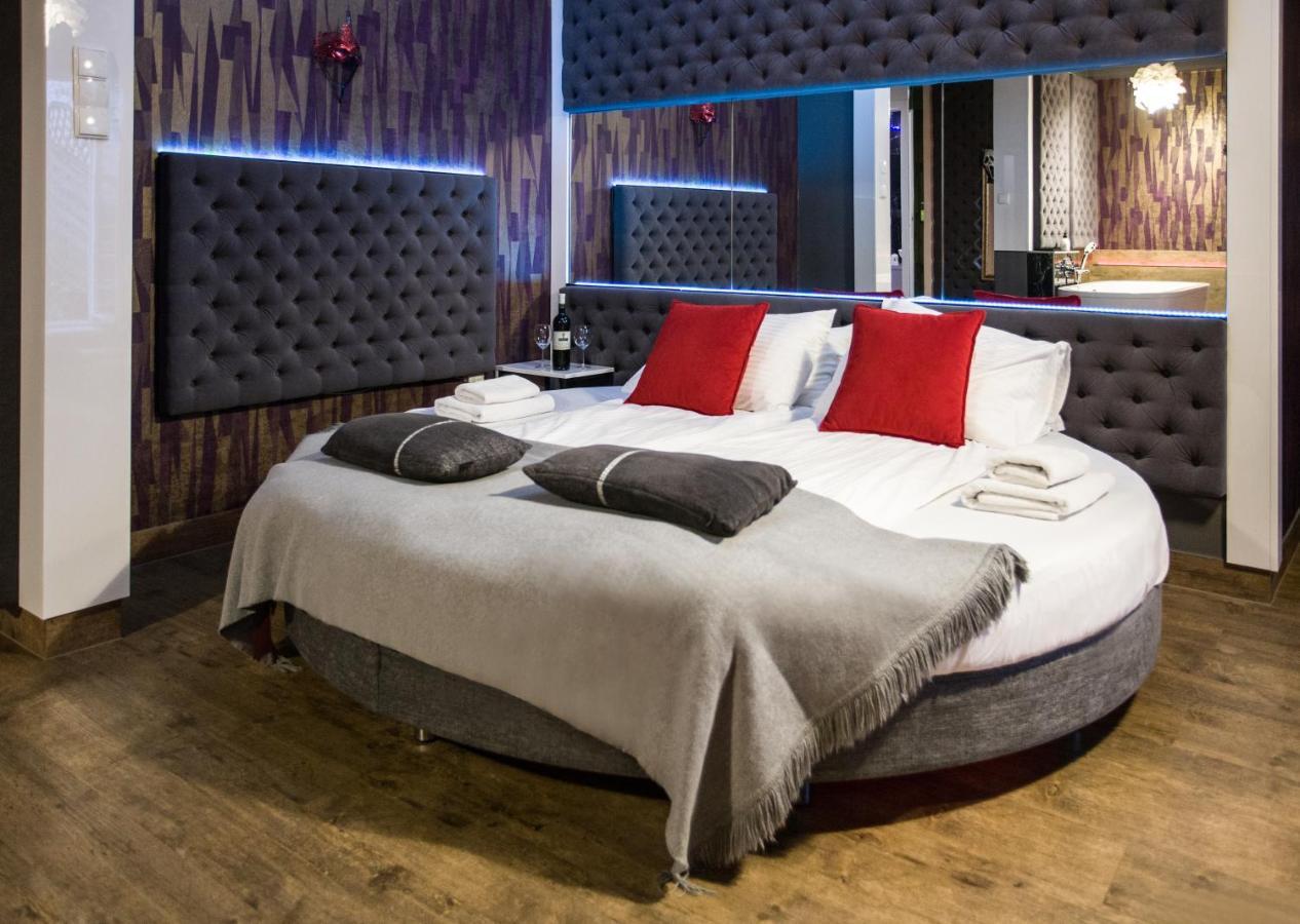 Yourplace Romantic Apartment With Private Patio Krakow Bagian luar foto
